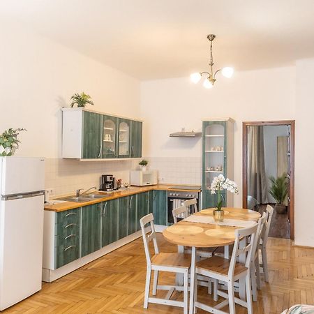 Riverside Balcony Apartment With View To Danube Boedapest Buitenkant foto