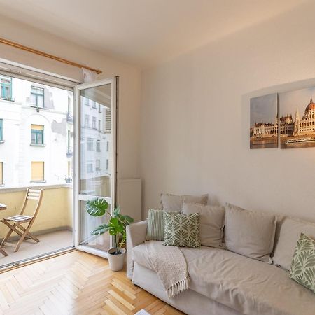 Riverside Balcony Apartment With View To Danube Boedapest Buitenkant foto