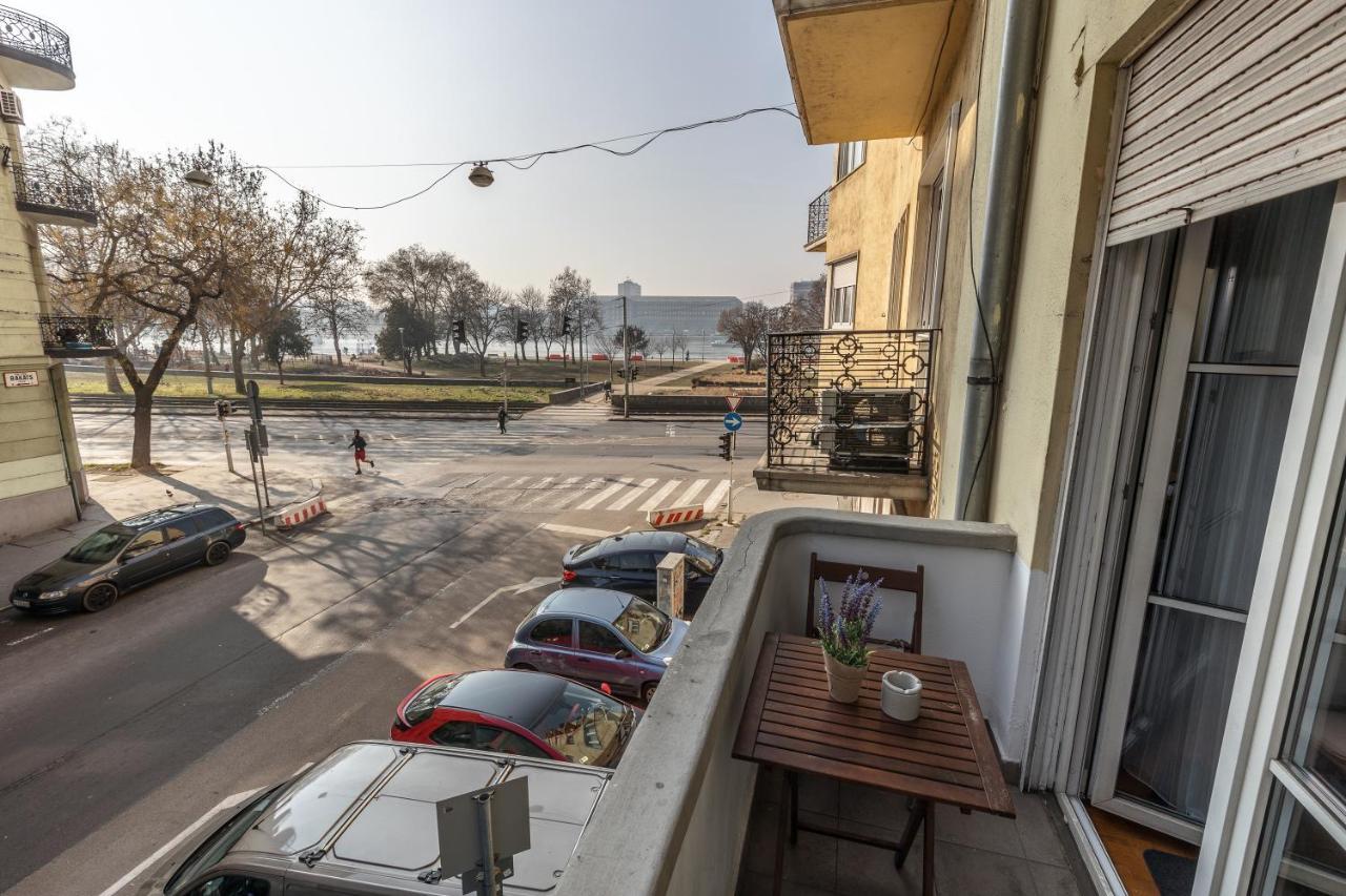 Riverside Balcony Apartment With View To Danube Boedapest Buitenkant foto