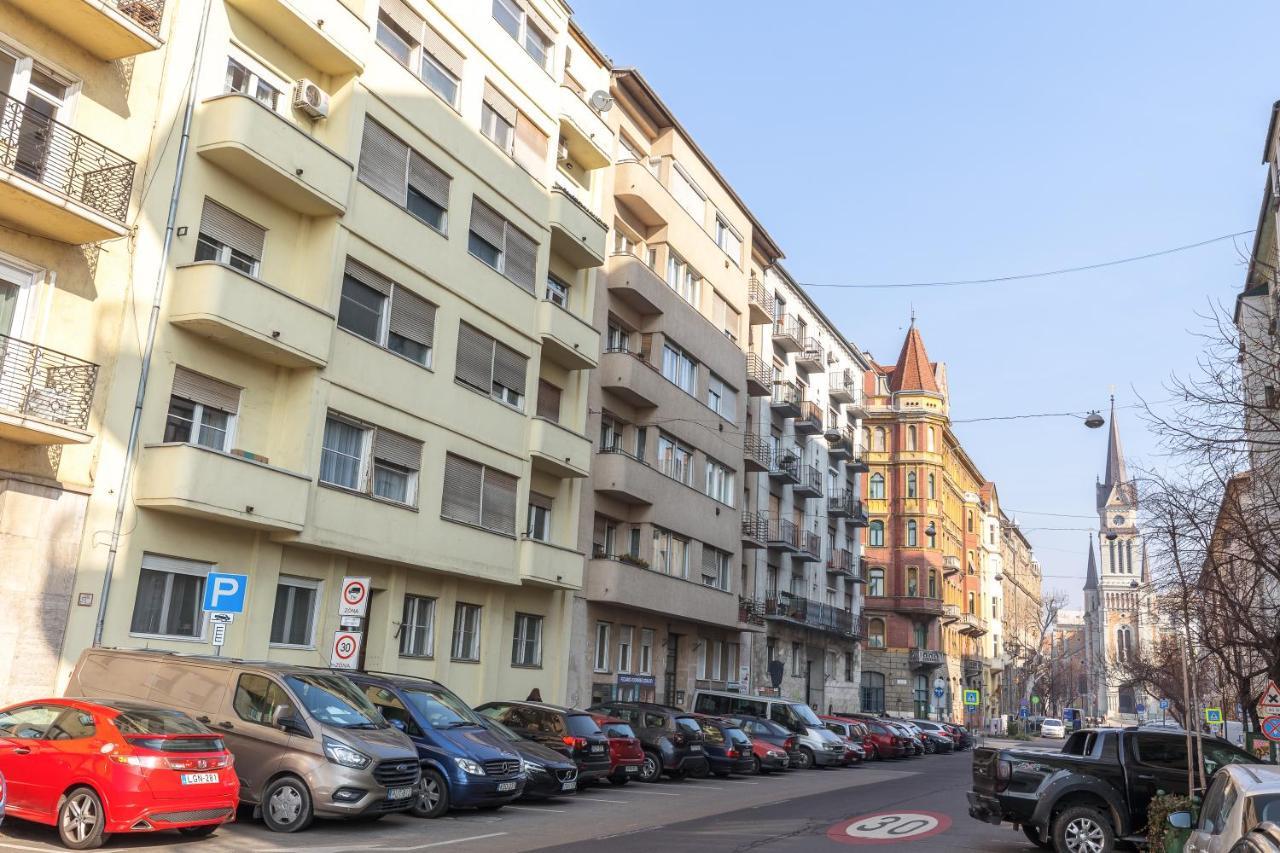Riverside Balcony Apartment With View To Danube Boedapest Buitenkant foto