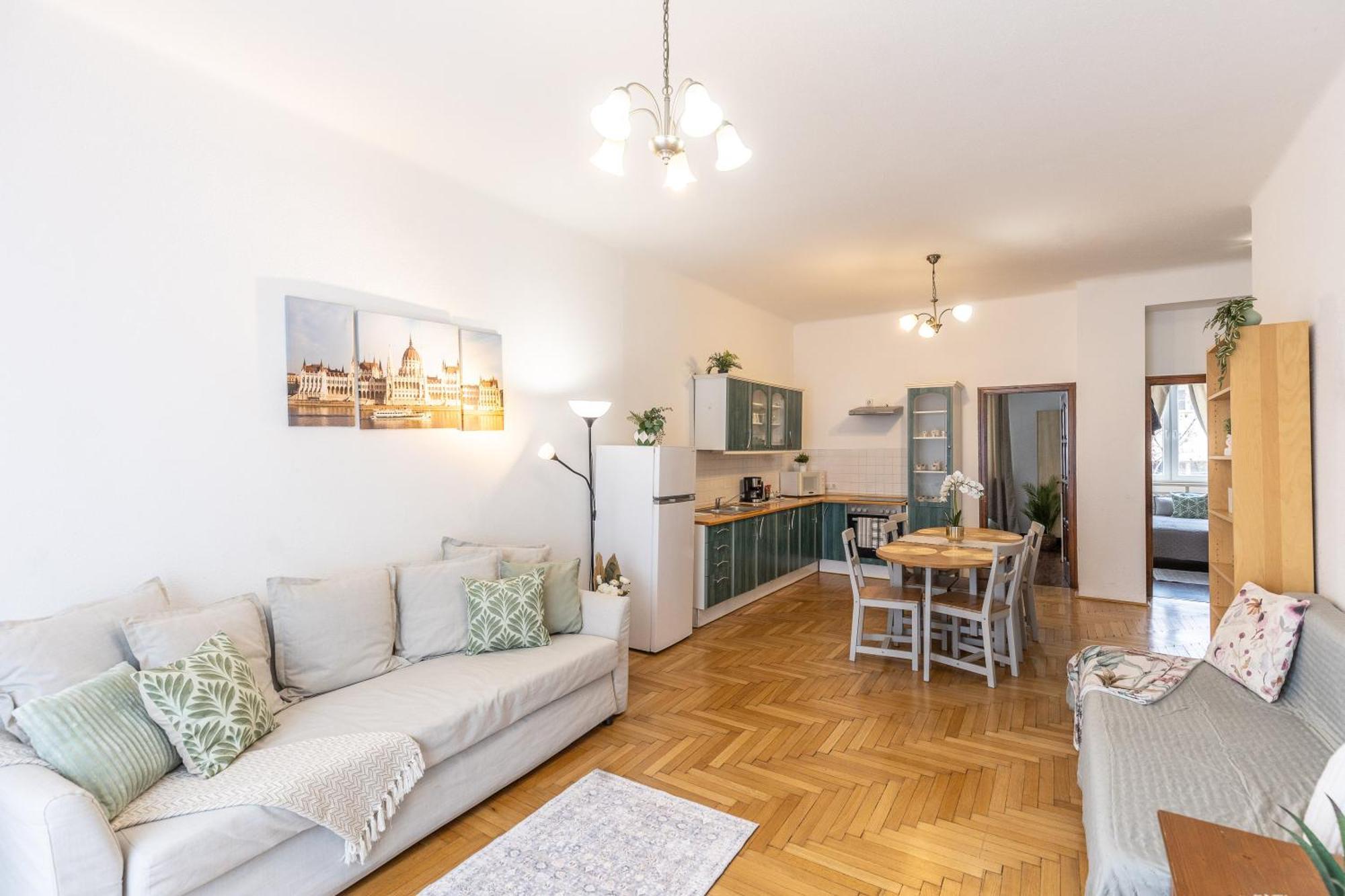 Riverside Balcony Apartment With View To Danube Boedapest Buitenkant foto
