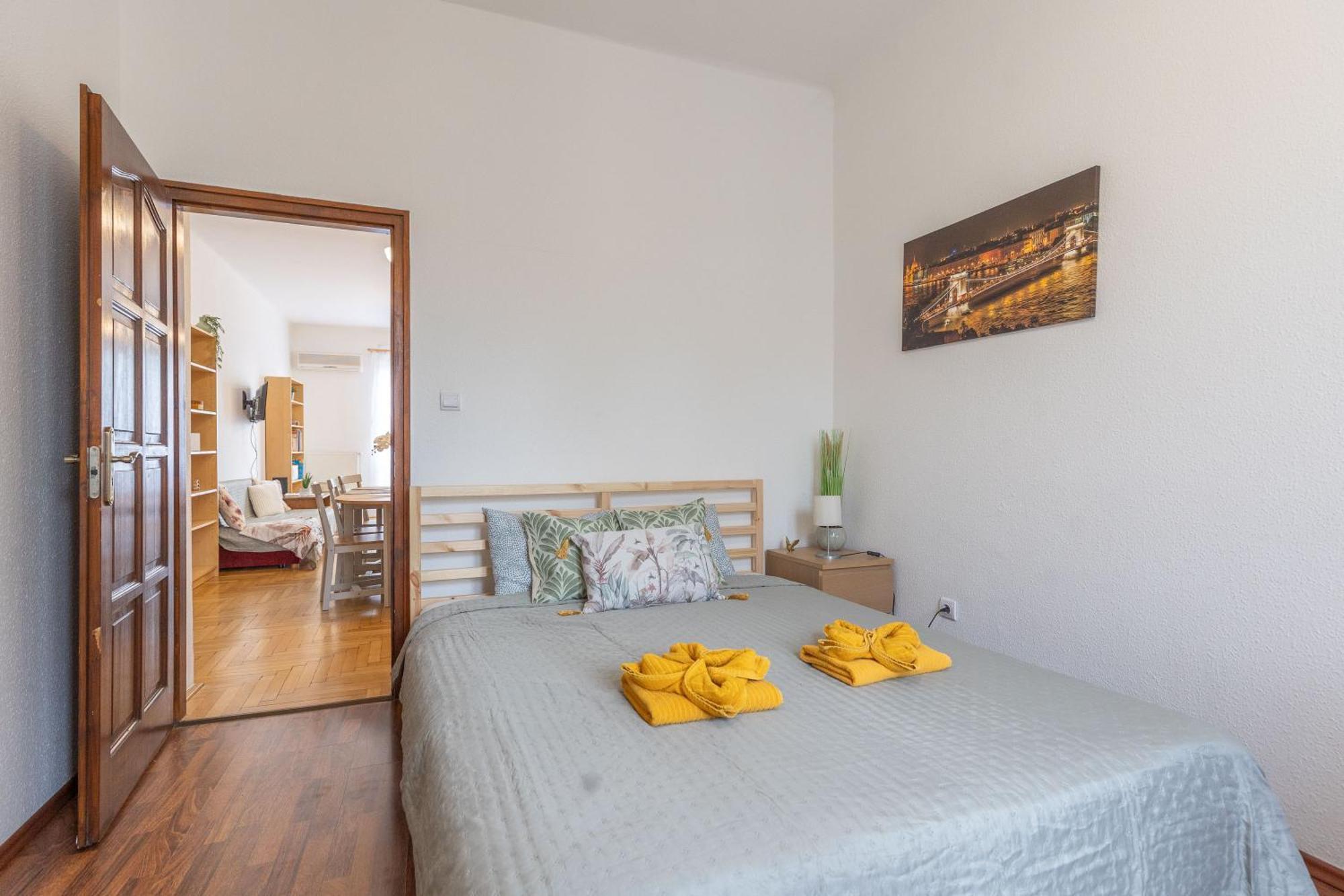 Riverside Balcony Apartment With View To Danube Boedapest Buitenkant foto