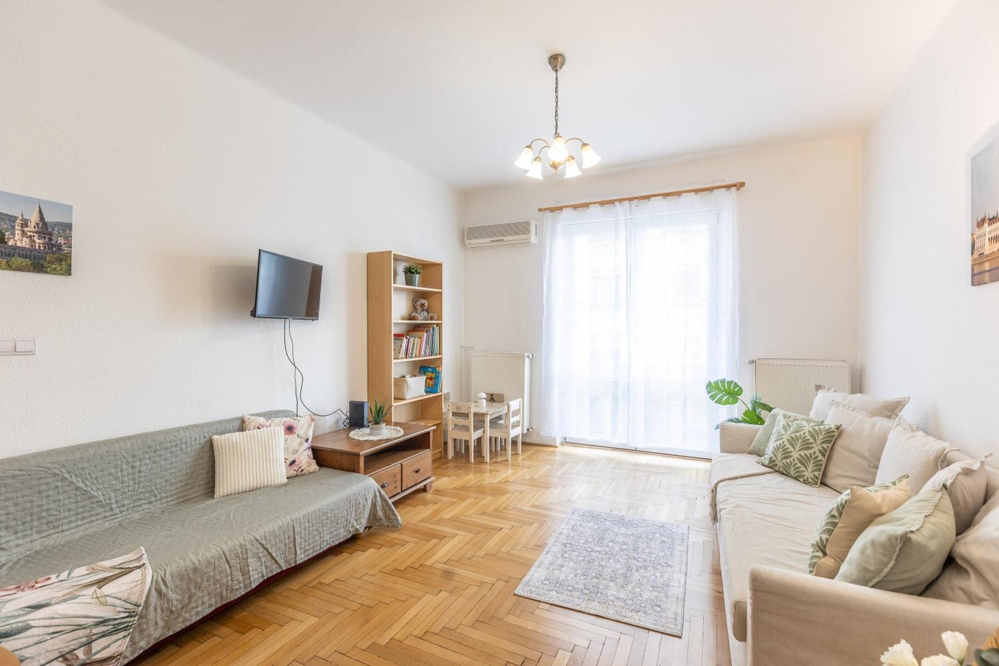 Riverside Balcony Apartment With View To Danube Boedapest Buitenkant foto