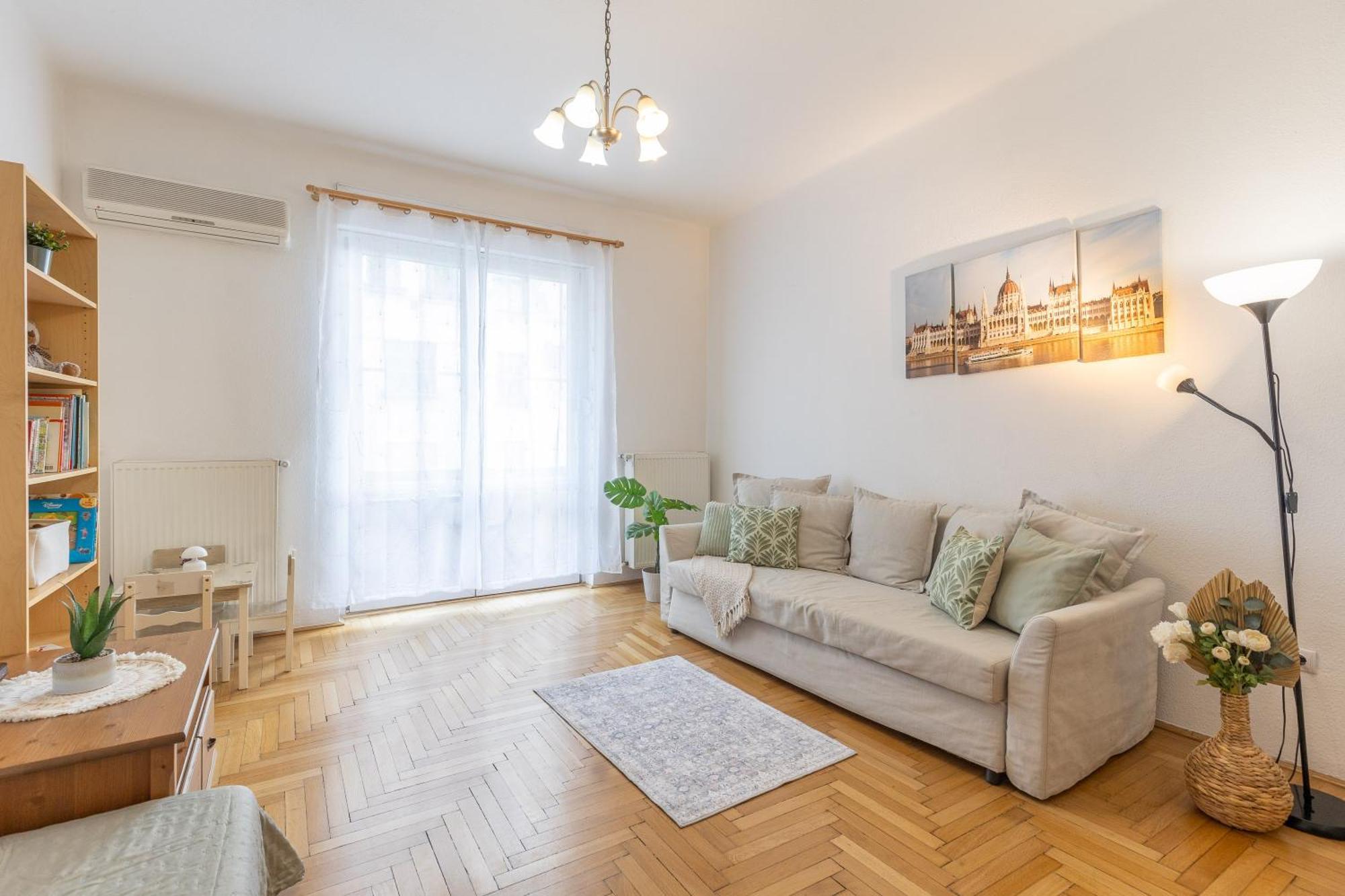 Riverside Balcony Apartment With View To Danube Boedapest Buitenkant foto