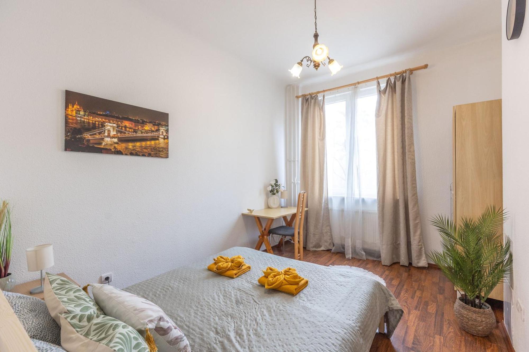 Riverside Balcony Apartment With View To Danube Boedapest Buitenkant foto
